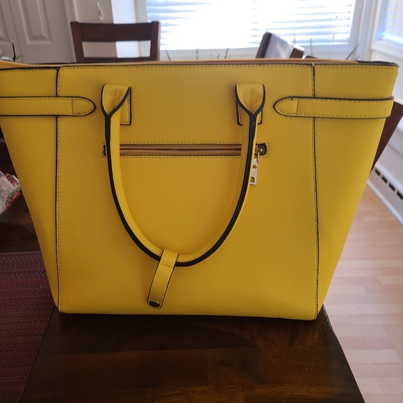Yellow bag - Picture 5 of 16